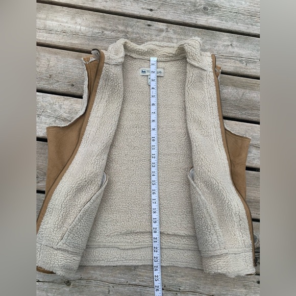WindRiver Outfitting Co. Faux Suede Sherpa Lined Full Zip Vest XL/TG - Tan/Cream - Picture 5 of 6